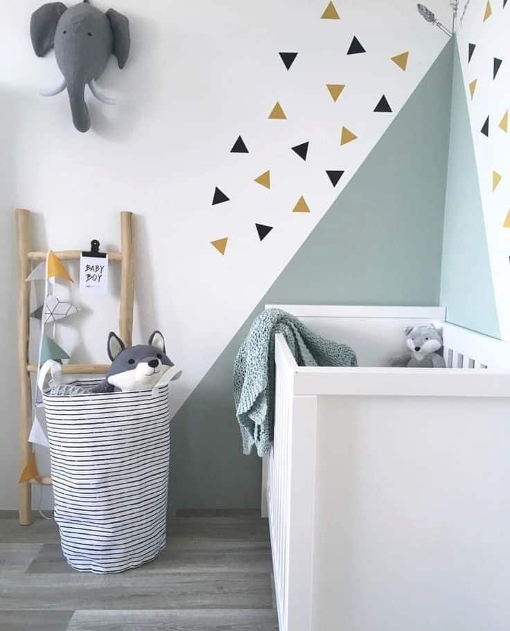 peinture triangles chambre enfant peinture géométrique triangle chambre d'enfant