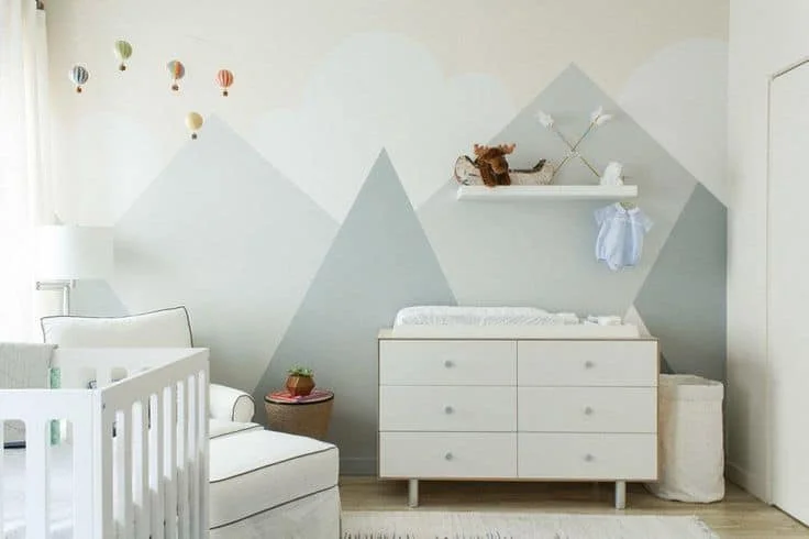 peinture géométrique pour chambre de bébé