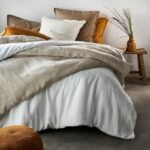 Housse de couette blanche et beige