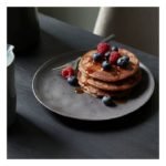 assiette en grès noir