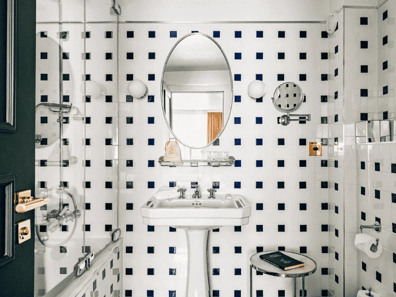 deco salle de bain blanche et bleue