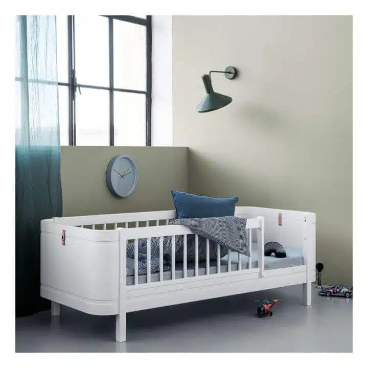lit junior a barreaux pour enfant