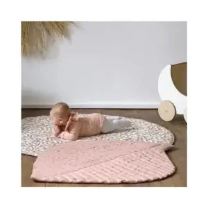 bebe sur tapis en coton organique cousu main