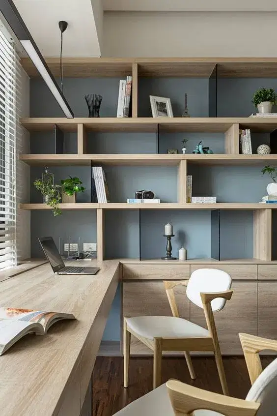 bureau d'angle en bois avec étageres