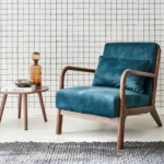 fauteuil bleu petrole en velour pour un salon tendance